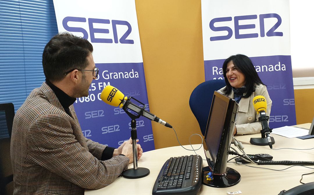 Inmaculada López Calahorro, entrevista por Enrique Árbol en los estudios de Radio Granada Inmaculada López Calahorro, entrevista por Enrique Árbol en los estudios de Radio Granada