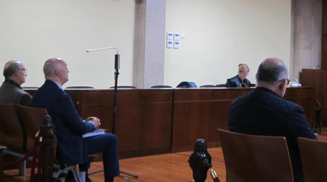 Los tres condenados durante una de las sesiones del juicio. Los tres condenados durante una de las sesiones del juicio.