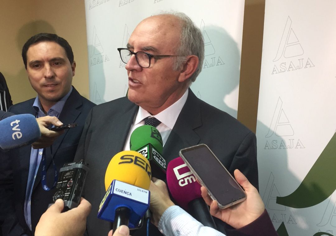 José María Fresneda durante la atención a los medios José María Fresneda durante la atención a los medios
