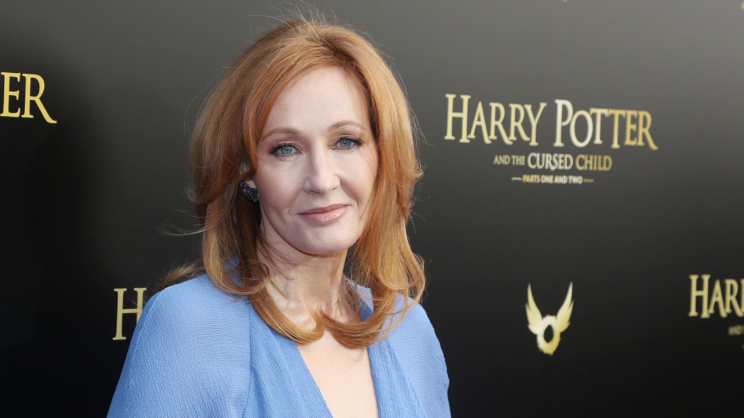 Twitter acusa de transfobia a J. K. Rowling