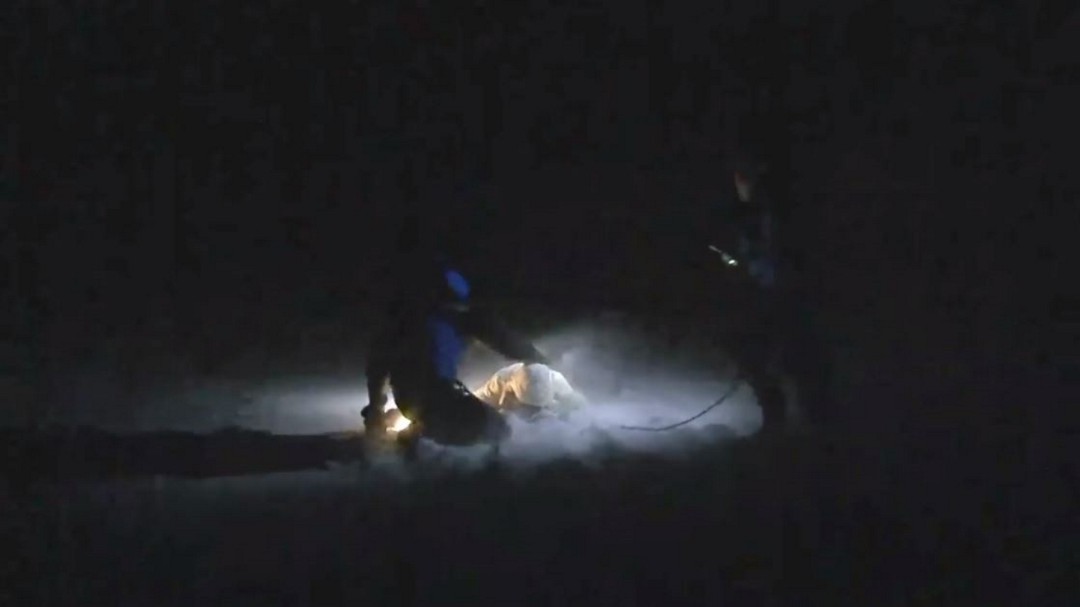 Espectacular rescate al límite en una grieta helada del Mont Blanc