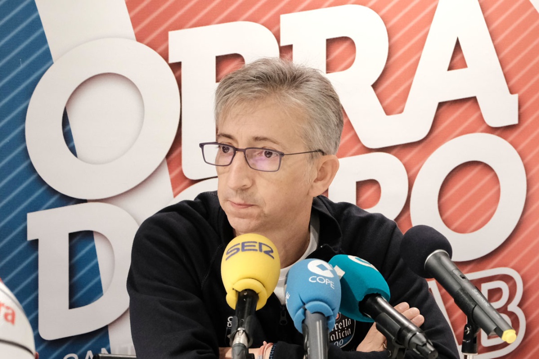 Moncho Fernández, entrenador del Monbus Obradoiro, en rueda de prensa Moncho Fernández, entrenador del Monbus Obradoiro, en rueda de prensa