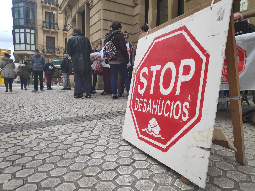 Stop Desahucios denuncia el cambio de criterio de la Audiencia de Gipuzkoa respecto a ejecuciones hipotecarias Stop Desahucios denuncia el cambio de criterio de la Audiencia de Gipuzkoa respecto a ejecuciones hipotecarias