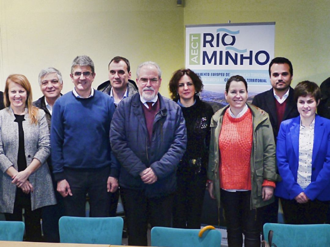 Algunos de los alcaldes de las Rías Baixas que pertenecen a la AECT Río Minho en su última asamblea. Algunos de los alcaldes de las Rías Baixas que pertenecen a la AECT Río Minho en su última asamblea.