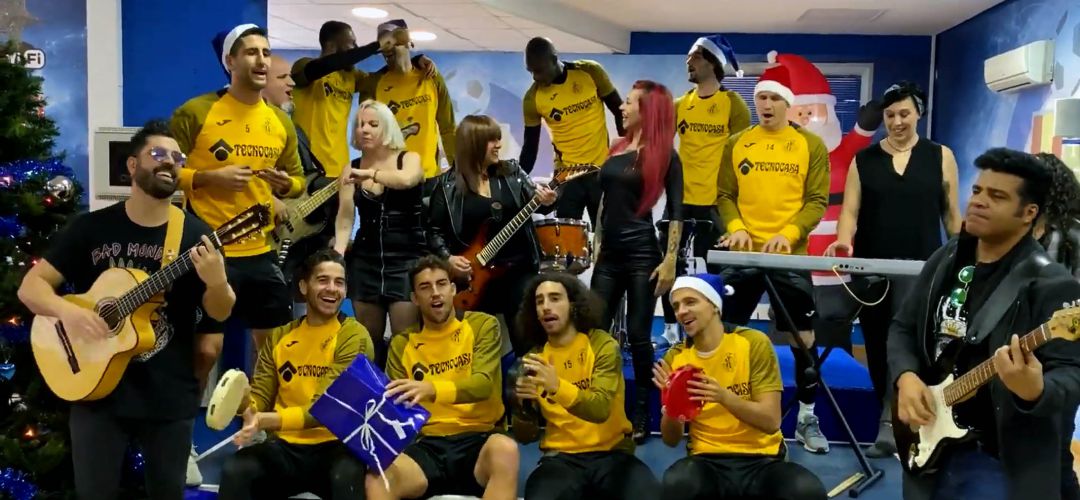 Los jugadores del Getafe y el grupo MovieRock se unieron para el villancico 'Voy al Getafe en Navidad' Los jugadores del Getafe y el grupo MovieRock se unieron para el villancico 'Voy al Getafe en Navidad'
