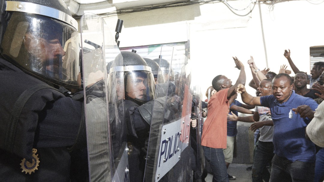 Desahucios, violencia y corrupción: así es 'Antidisturbios'