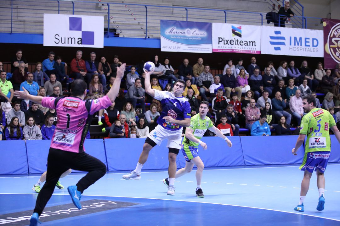 Imagen del partido entre BM Benidorm y Zamora Imagen del partido entre BM Benidorm y Zamora