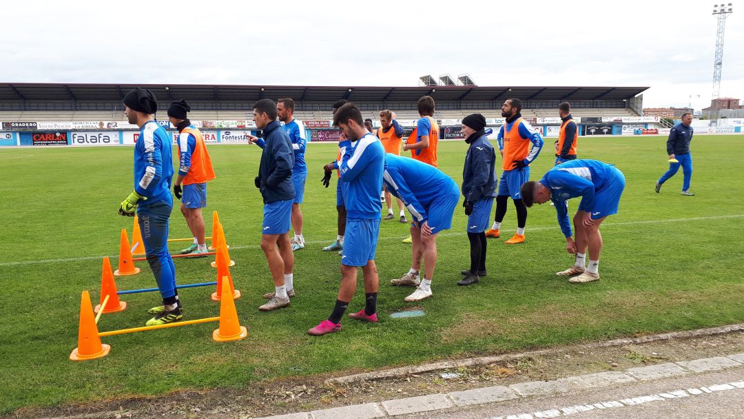 Los ribereños durante un entrenamiento en El Montecillo. Los ribereños durante un entrenamiento en El Montecillo.