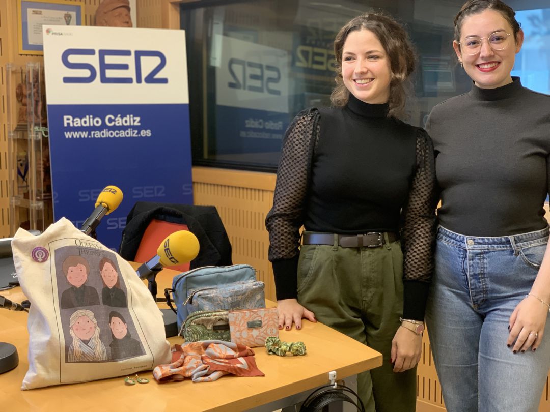 Sara Acuaviva y Carmen Martínez, de Carmen Freckless, muestran algunas de sus creaciones Sara Acuaviva y Carmen Martínez, de Carmen Freckless, muestran algunas de sus creaciones