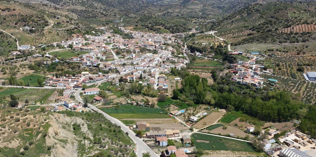 Panorámica del municipio de Frailes. Panorámica del municipio de Frailes.