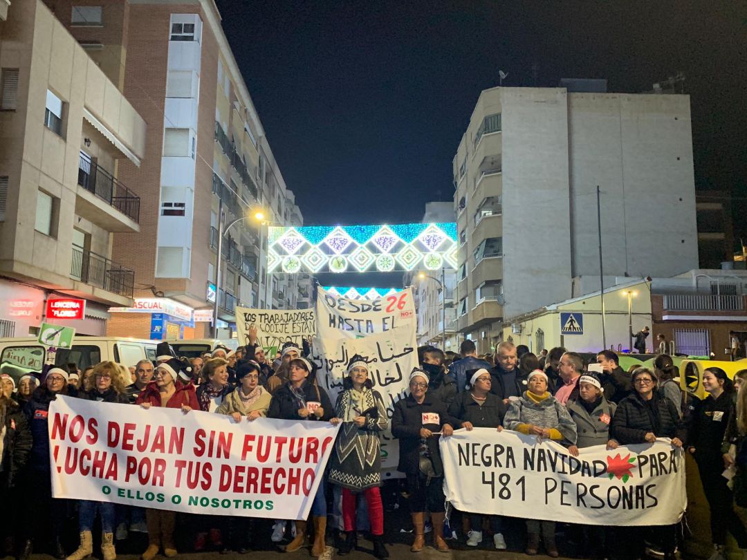 Marcha multitudinaria en Águilas de los trabajadores de Agrasa Marcha multitudinaria en Águilas de los trabajadores de Agrasa
