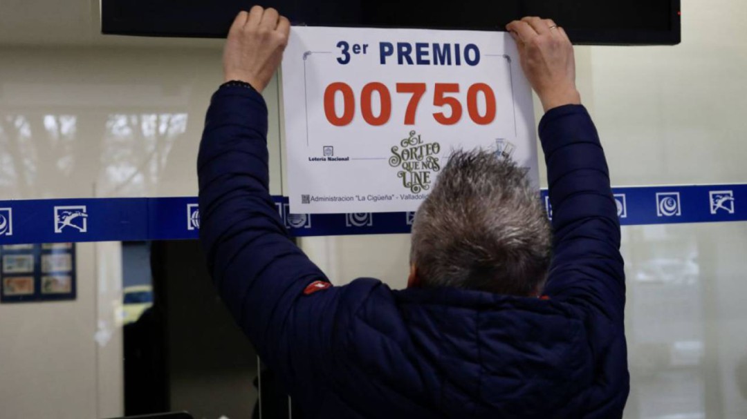 Así han vivido los loteros de Oropesa y Benicàssim los 554.000 euros que han repartido con la lotería de Navidad
