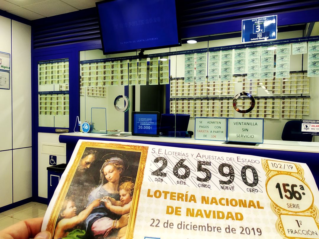 Entrevista con Mónica, hija de los administradores del establecimiento que ha dado el Gordo en Salamanca: 'Anoche salí de fiesta y me ha despertado mi madre a las 9: ¡¡hemos dado el Gordo!!' Entrevista con Mónica, hija de los administradores del establecimiento que ha dado el Gordo en Salamanca: 'Anoche salí de fiesta y me ha despertado mi madre a las 9: ¡¡hemos dado el Gordo!!'
