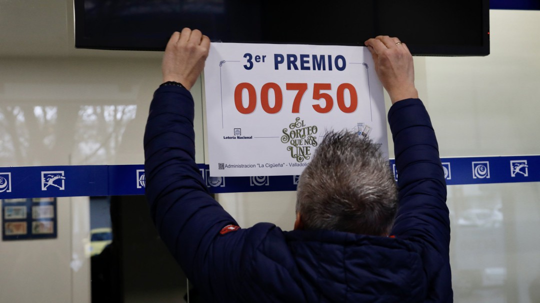 Un hombre gana 18 millones al comprar 36 series del tercer premio