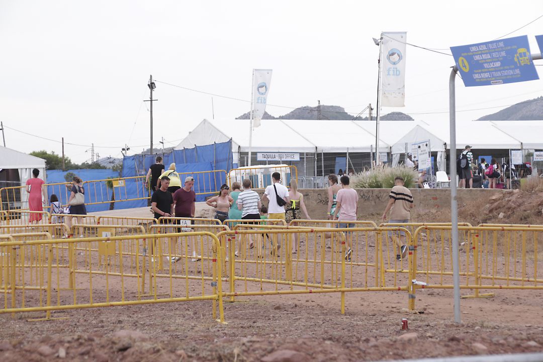 Zona de acceso al recinto del FIB Zona de acceso al recinto del FIB