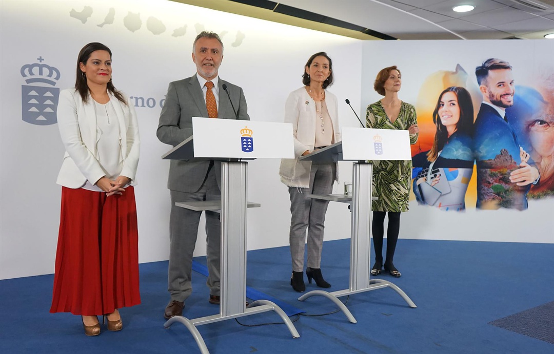 El Gobierno de Canarias y el Ejecutivo Central han escenificado hoy en Las Palmas de Gran Canaria la firma de la transferencia de los 15 millones de euros de apoyo como consecuencia del cierre de Thomas Cook El Gobierno de Canarias y el Ejecutivo Central han escenificado hoy en Las Palmas de Gran Canaria la firma de la transferencia de los 15 millones de euros de apoyo como consecuencia del cierre de Thomas Cook