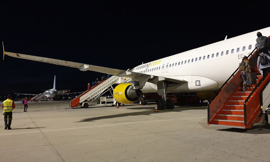 Aeropuerto de Granada-Jaén en dos aviones en pista Aeropuerto de Granada-Jaén en dos aviones en pista