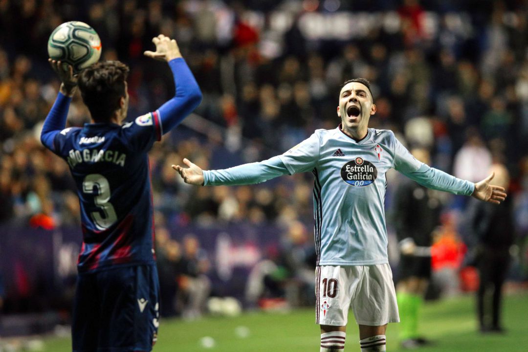 Iago Aspas desesperado en una acción del Levante-Celta Iago Aspas desesperado en una acción del Levante-Celta