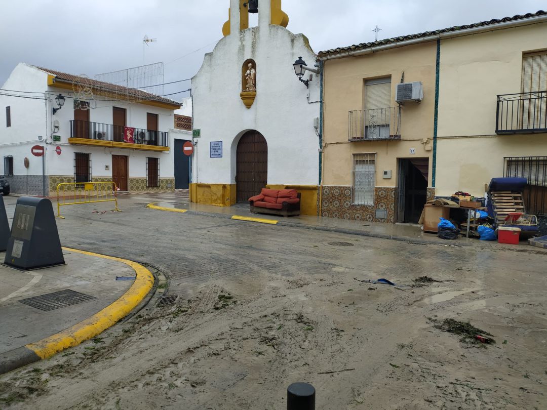 Vecinos de Villanueva de la Reina muestran su preocupación por el desbordamiento del arroyo El Encantado Vecinos de Villanueva de la Reina muestran su preocupación por el desbordamiento del arroyo El Encantado