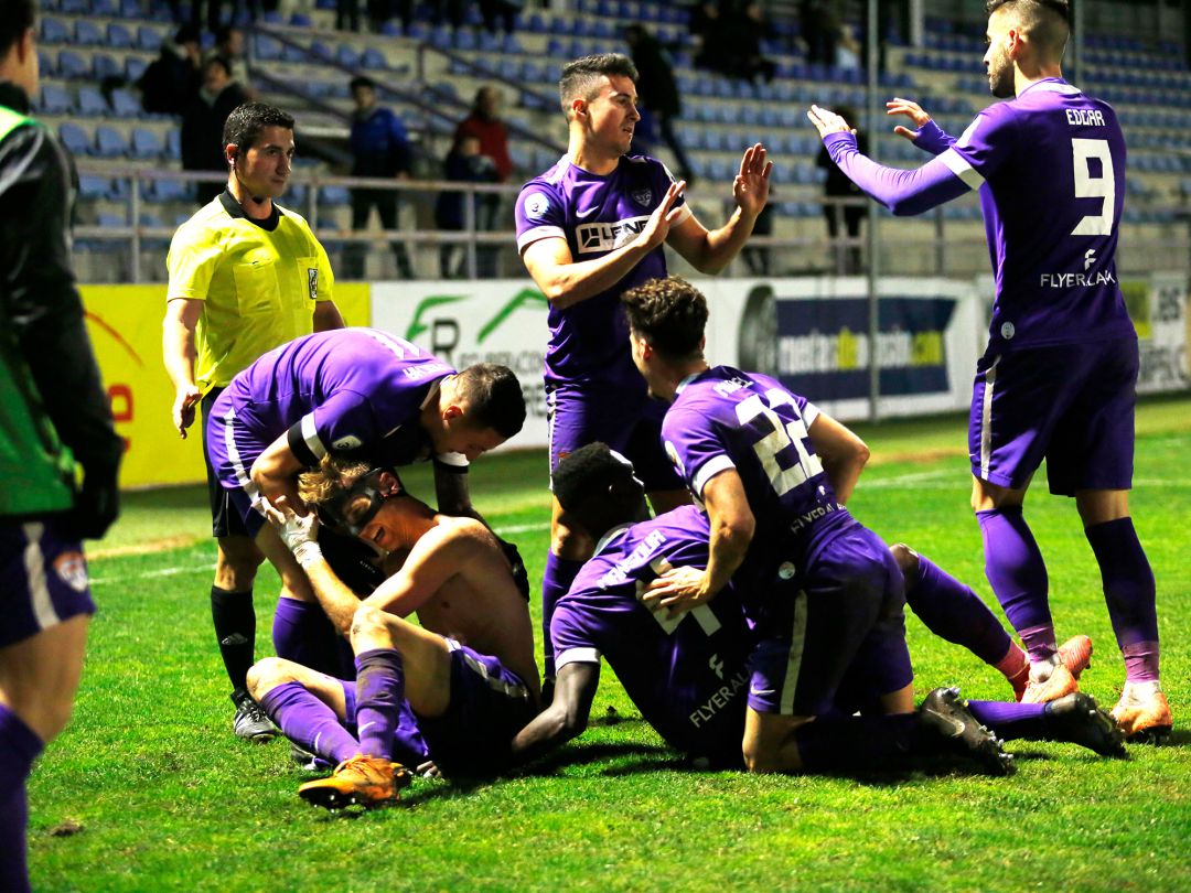 Imagen de la celebración del gol de la victoria ante el Manchego, obra de Fratelli Imagen de la celebración del gol de la victoria ante el Manchego, obra de Fratelli