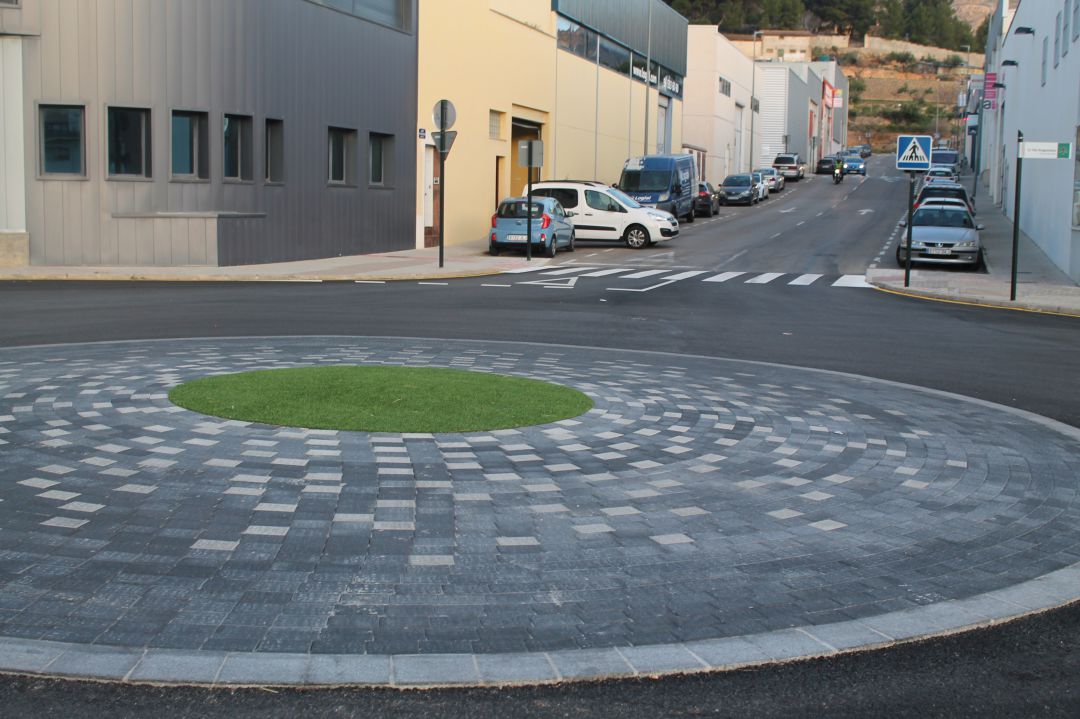 Industria: Alcoy invierte más de 400.000 euros en tres poligonos en el último trimestre Industria: Alcoy invierte más de 400.000 euros en tres poligonos en el último trimestre