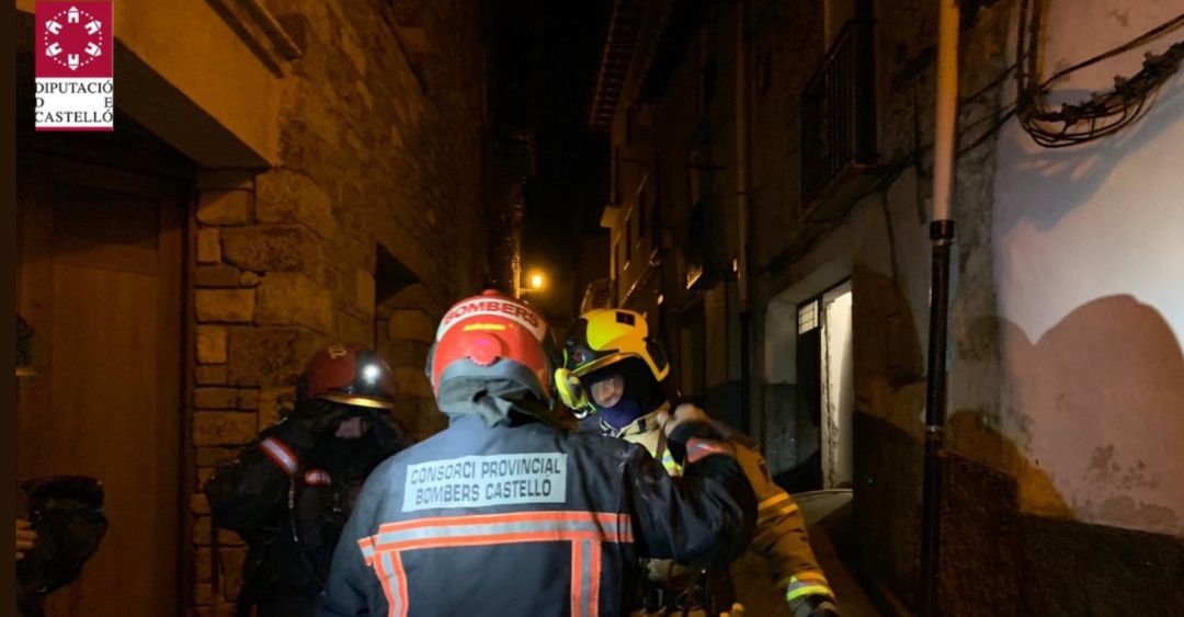 Los bomberos hallan en buen estado al hombre de 90 años desaparecido en Vall d'Alba Los bomberos hallan en buen estado al hombre de 90 años desaparecido en Vall d'Alba