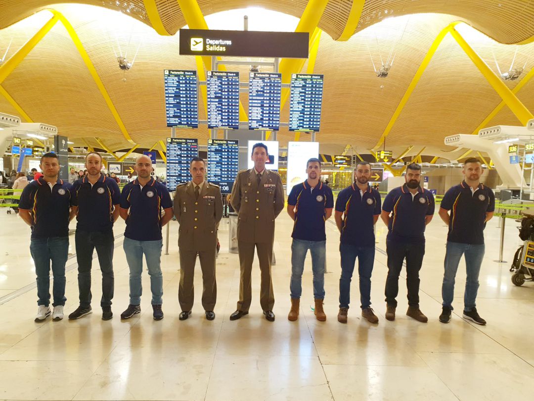 Militares salmantinos en el aeropuerto de Madrid antes de partir a la Antártida Militares salmantinos en el aeropuerto de Madrid antes de partir a la Antártida