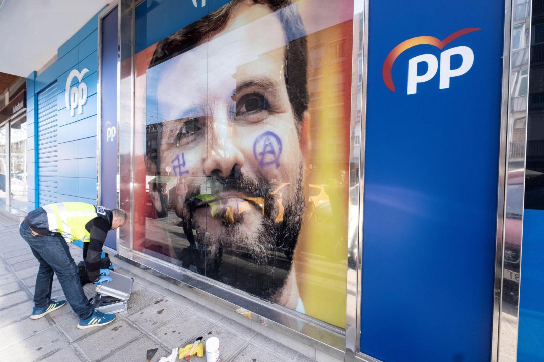Aparecen pintadas en la futura sede del PP en Toledo Aparecen pintadas en la futura sede del PP en Toledo