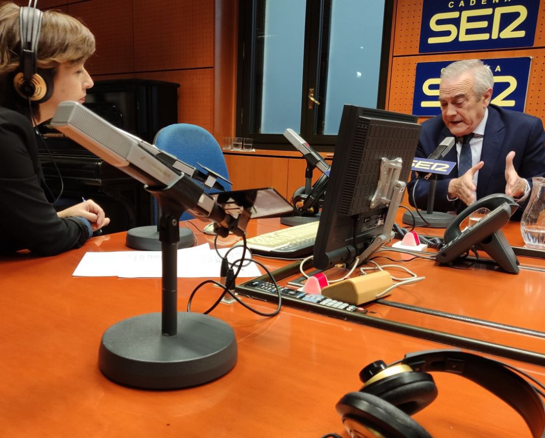 El presidente de las Cortes de Aragón, Javier Sada, durante la entrevista en la Cadena SER Aragón para el Día de Navidad El presidente de las Cortes de Aragón, Javier Sada, durante la entrevista en la Cadena SER Aragón para el Día de Navidad