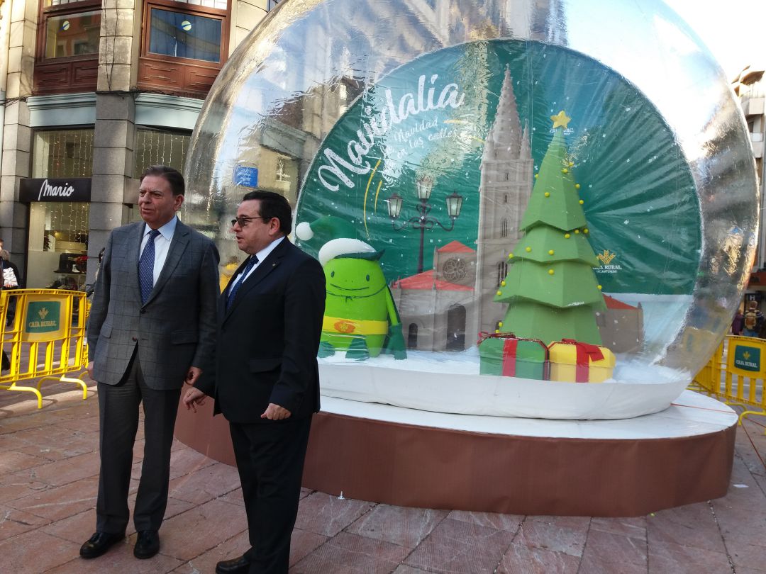Alfredo Canteli (izq.) junto al presidente de Caja Rural, esta mañana en Oviedo Alfredo Canteli (izq.) junto al presidente de Caja Rural, esta mañana en Oviedo