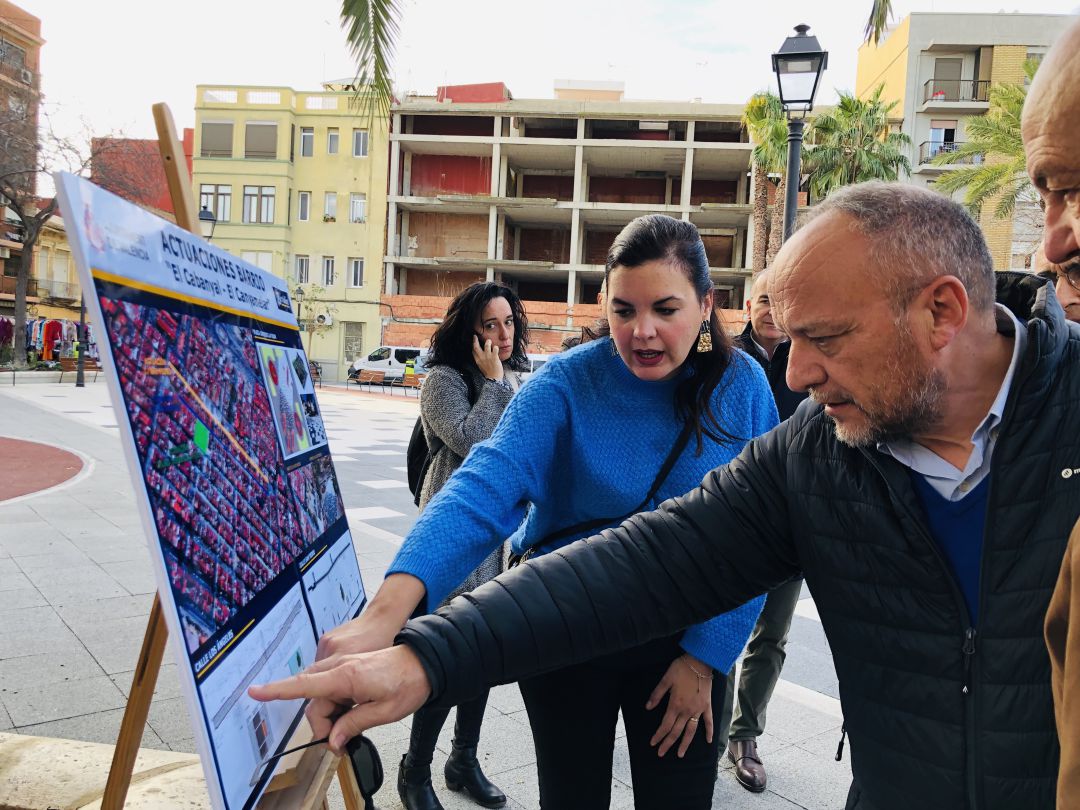 La vicealcaldesa, Sandra Gómez, en el barrio del Cabanyal La vicealcaldesa, Sandra Gómez, en el barrio del Cabanyal