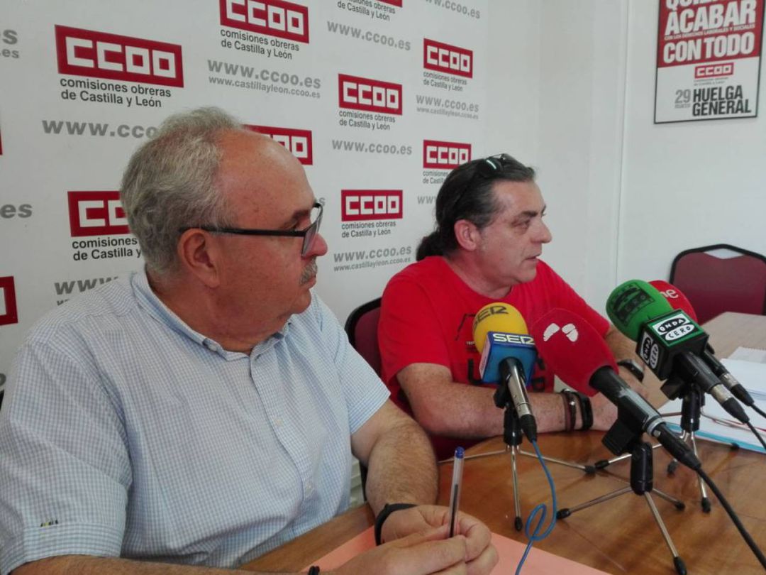 Ángel del Carmen (UGT) y Antonio Salvador (CCOO) durante la rueda de prensa Ángel del Carmen (UGT) y Antonio Salvador (CCOO) durante la rueda de prensa