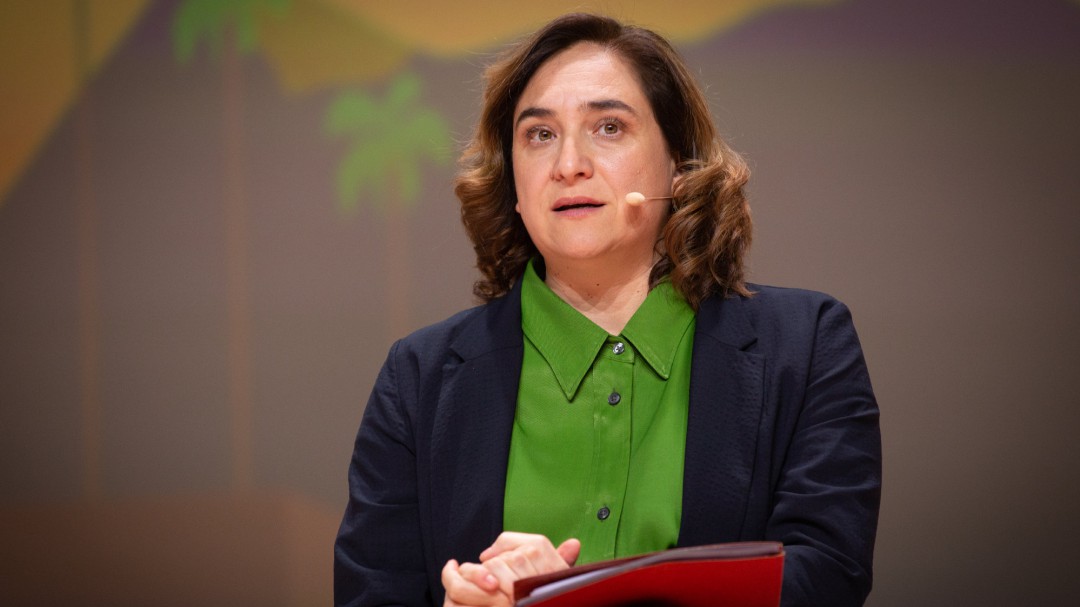 Ada Colau suspende por primera vez en la encuesta municipal de Barcelona