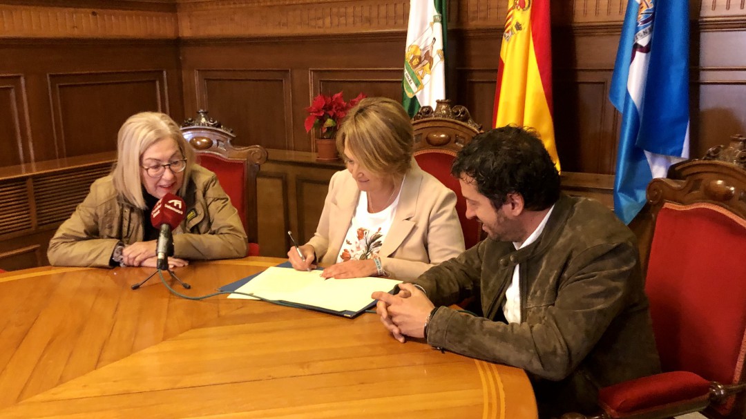 El Ayuntamiento de Motril prorroga convenio para dar cobertura al servicio de Policía Local en Torrenueva