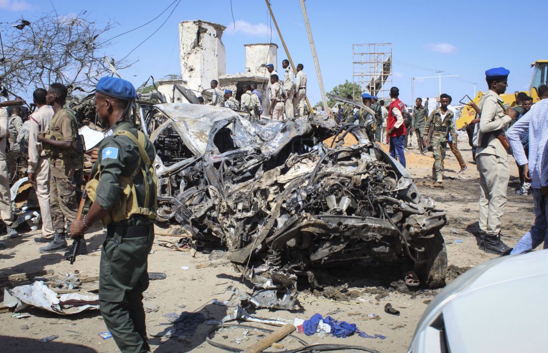Imagen del vehículo que ha explotado en la mañana de este sábado en la capital somalí. Imagen del vehículo que ha explotado en la mañana de este sábado en la capital somalí.
