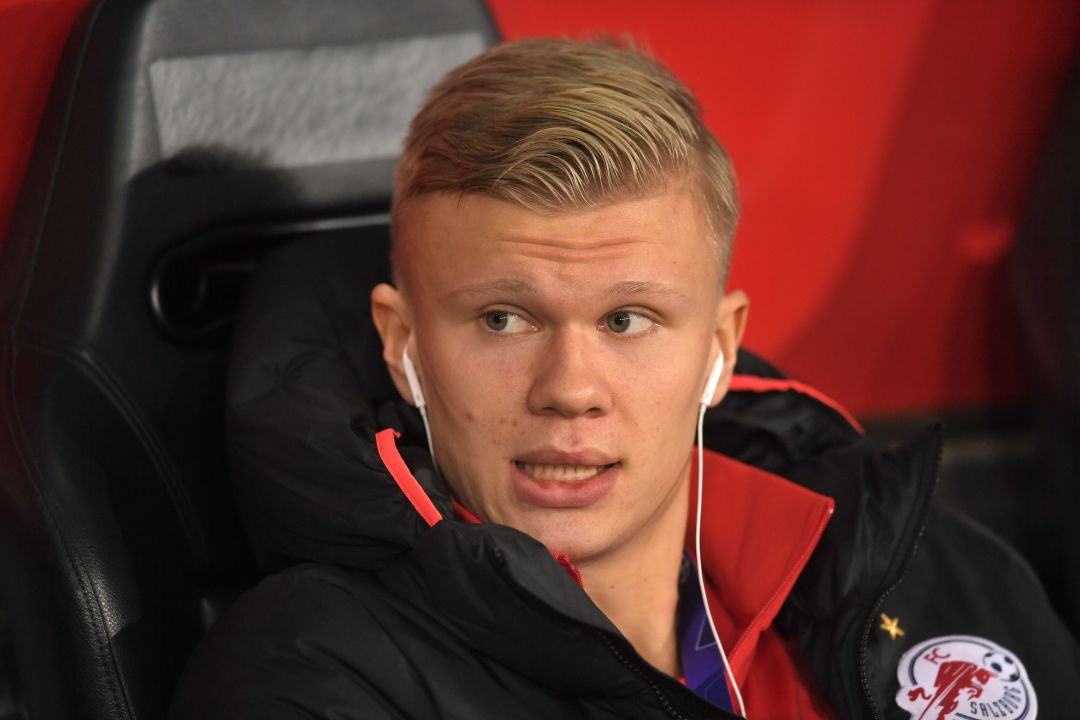 Erling Haland en el balquillo del Red Bull Salzburg. Erling Haland en el balquillo del Red Bull Salzburg.