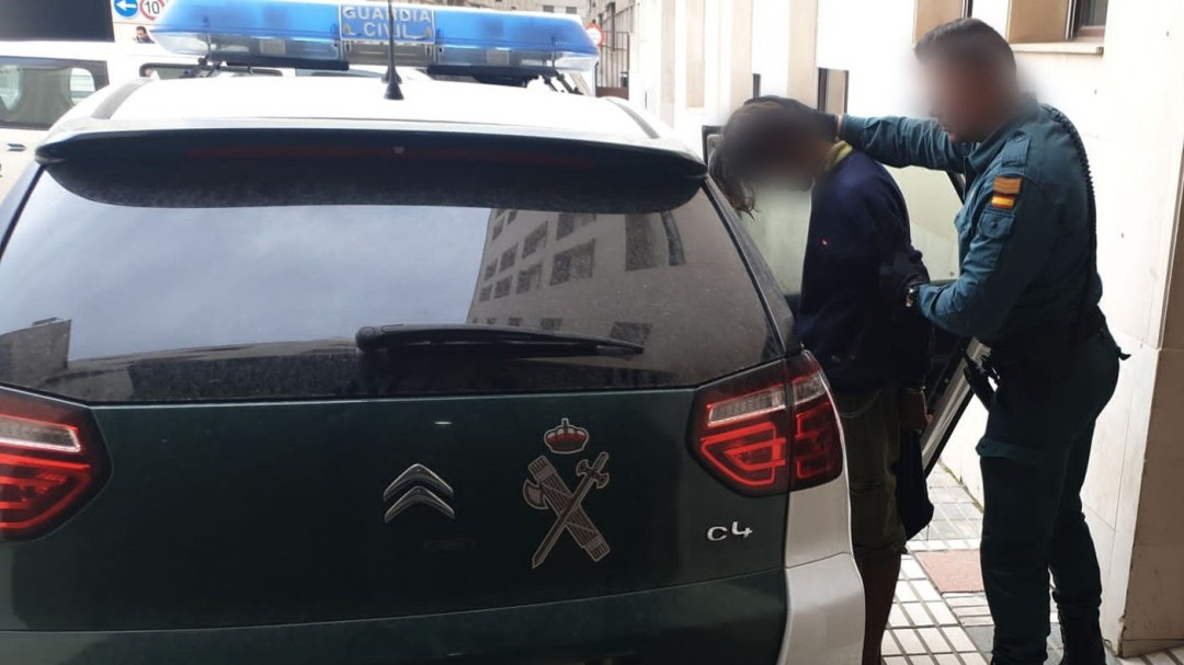 Detenido semiinconsciente en Sada tras intentar huir por mar