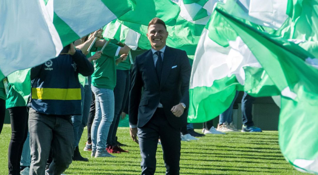 Joaquín, en el acto de presentación de su renovación por el Betis en el Benito Villamarín. Joaquín, en el acto de presentación de su renovación por el Betis en el Benito Villamarín.
