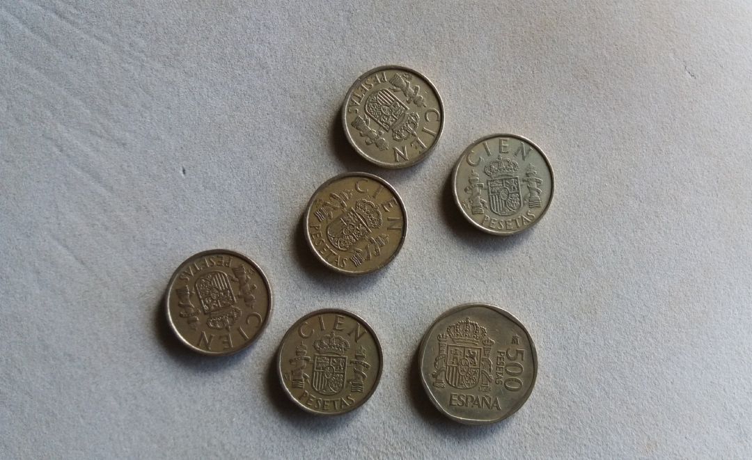 Monedas de cien y quinientas pesetas. Monedas de cien y quinientas pesetas.