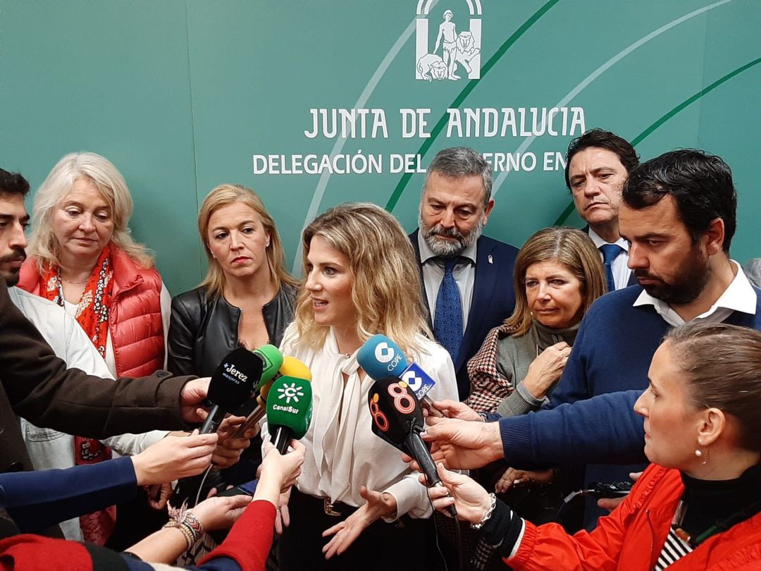 Ana Mestre atiende a los periodistas. Ana Mestre atiende a los periodistas.