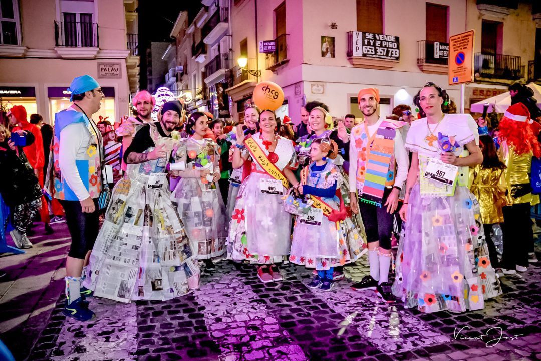 El grupo de falleras que participaron en la San Silvestre El grupo de falleras que participaron en la San Silvestre
