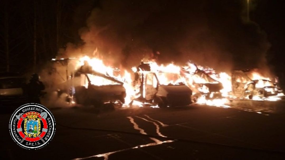 Vehículos incendiados. Vehículos incendiados.