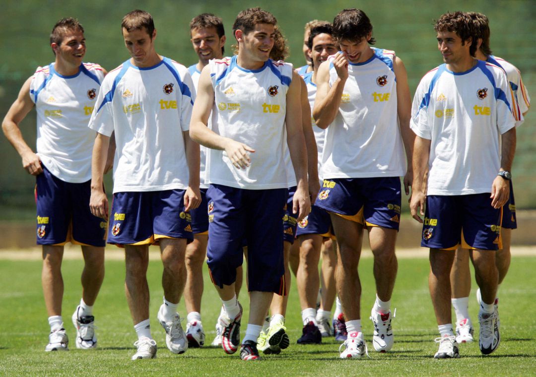 Algunos jugadores de la selección española en un entrenamiento de la Eurocopa de 2004 Algunos jugadores de la selección española en un entrenamiento de la Eurocopa de 2004