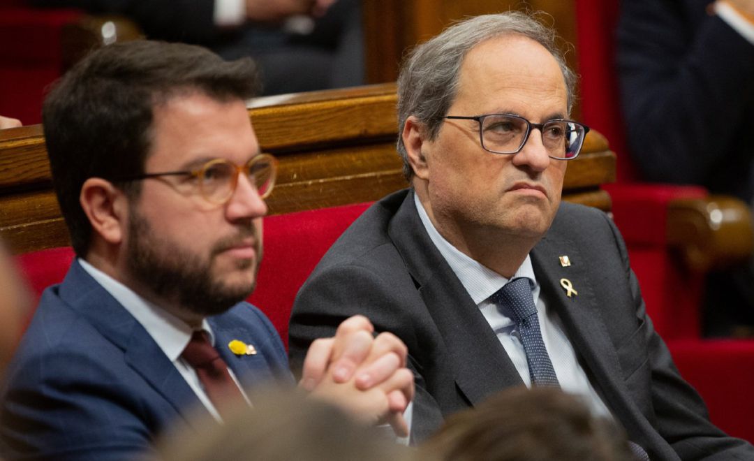 El presidente de la Generalitat, Quim Torra, y el vicepresidente, Pere Aragonès, en el Parlament. El presidente de la Generalitat, Quim Torra, y el vicepresidente, Pere Aragonès, en el Parlament.