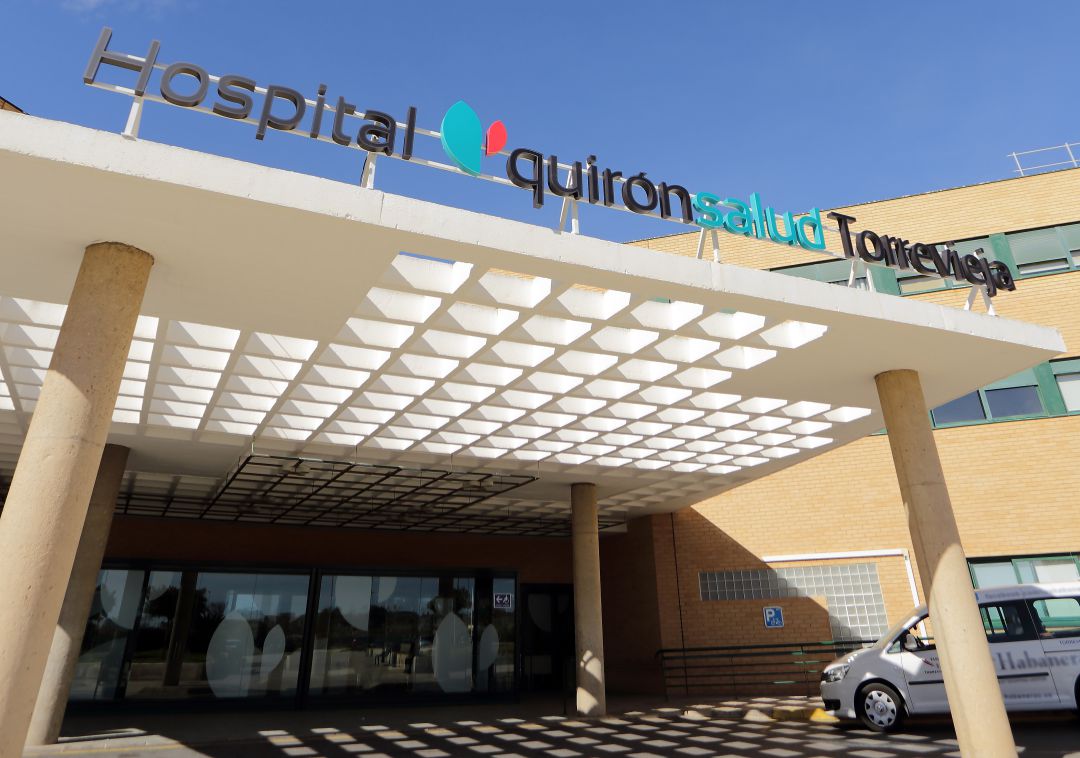 Fachada de entrada al Hospital Quirónsalud Torrevieja Fachada de entrada al Hospital Quirónsalud Torrevieja
