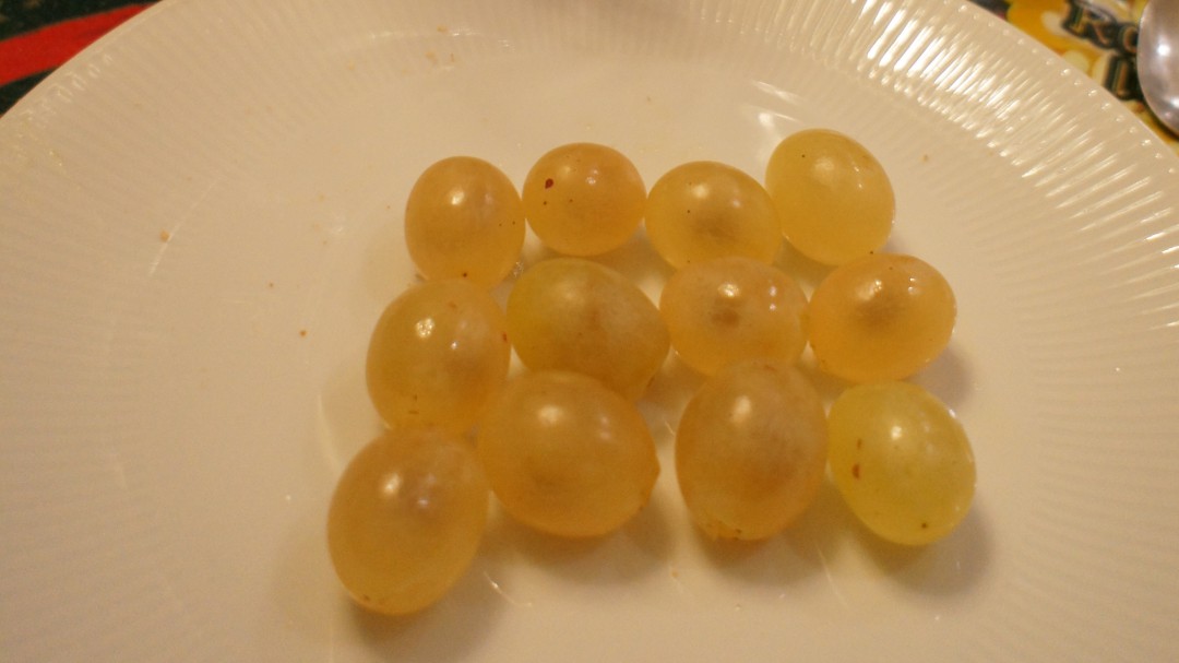 Los presos toman las uvas en sus celdas