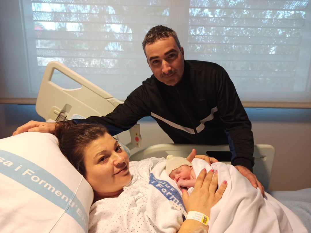 Ainhoa junto a sus padres en el Hospital Ainhoa junto a sus padres en el Hospital