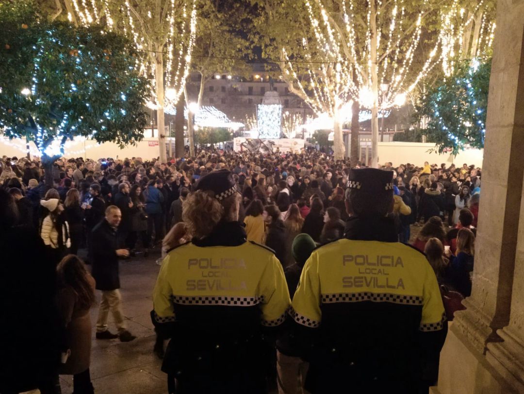 Unas 6.000 personas se congregaron en la Plaza Nueva para dar la bienvenida al 2020 Unas 6.000 personas se congregaron en la Plaza Nueva para dar la bienvenida al 2020