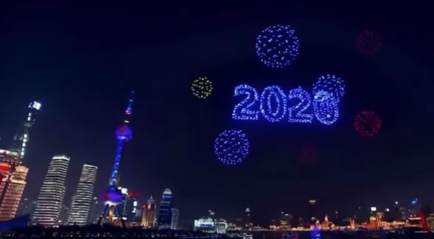 No son fuegos artificiales, son drones. No son fuegos artificiales, son drones.