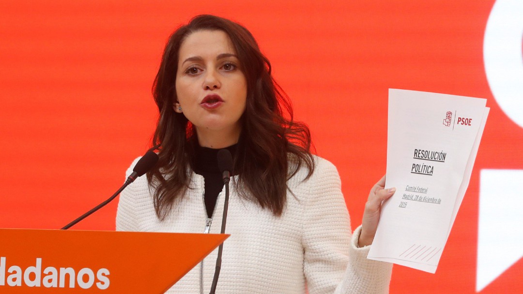 Arrimadas llamará a los barones del PSOE para "frenar" a Sánchez